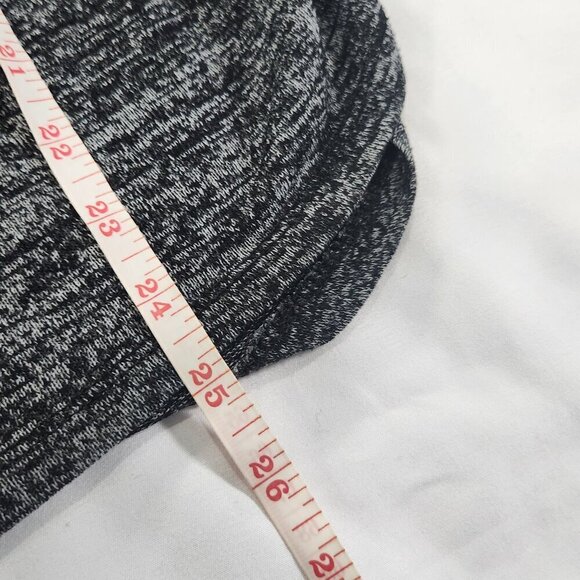 Olivia Blu Women’s Gray Short Sleeve with Rivet Detail on Shoulders Size M
Lot I - Picture 5 of 5